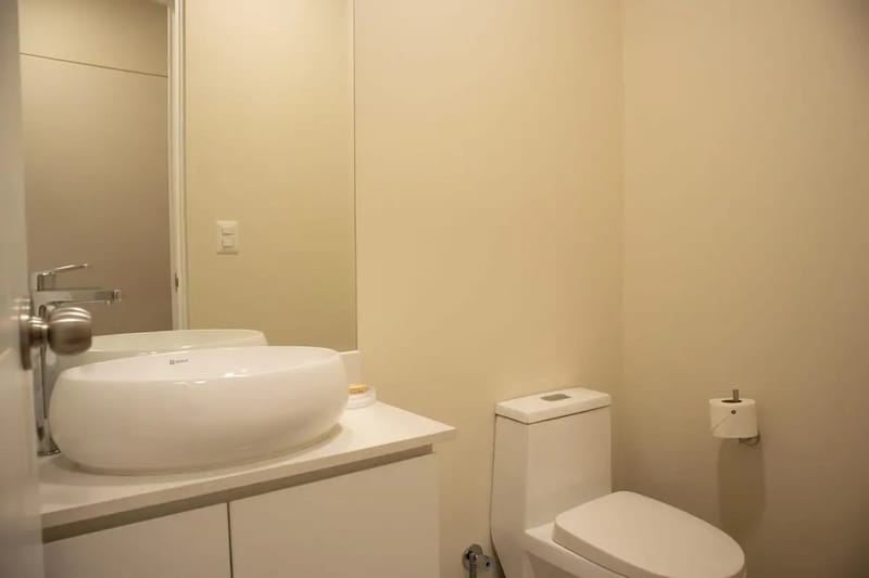 Striking 1BR w/ Perfect Balcony Near Kennedy Park