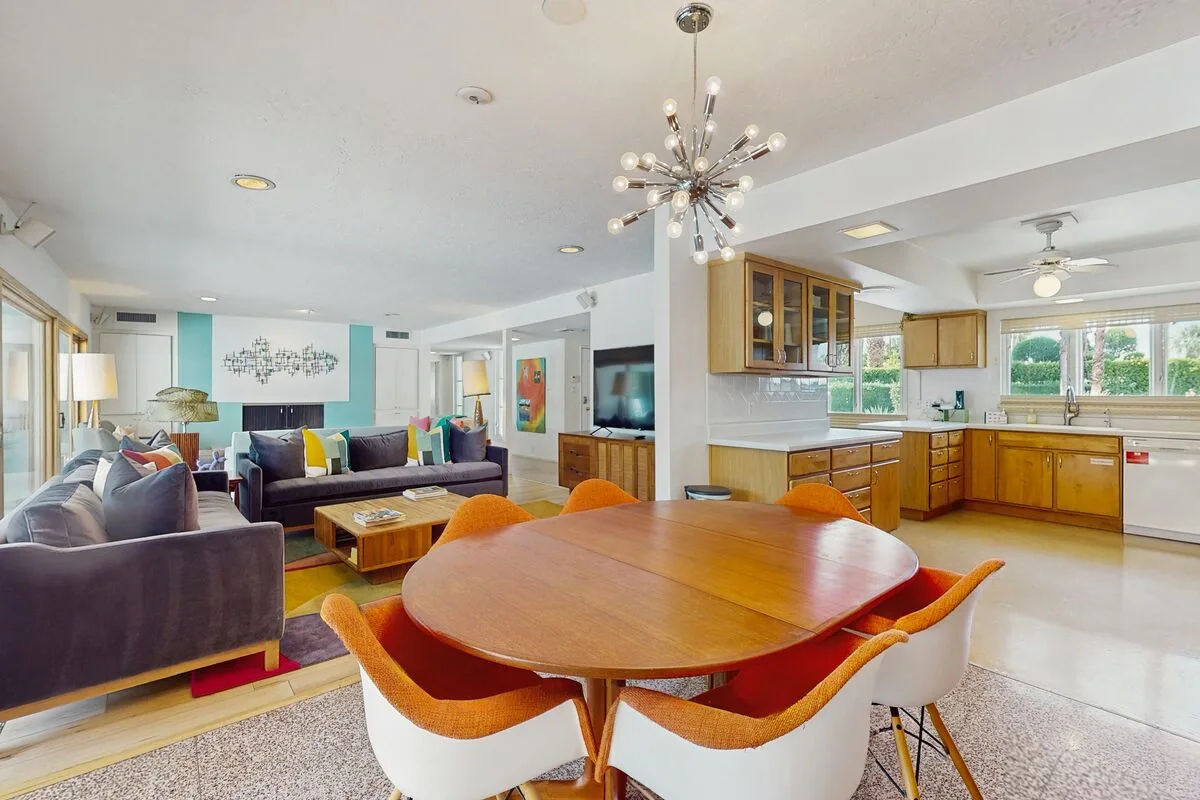 Oscar Mayer House - 1050
