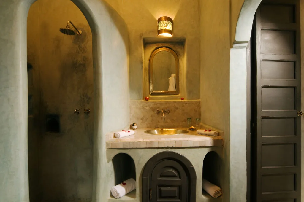 Bougainvillea ensuite shower room