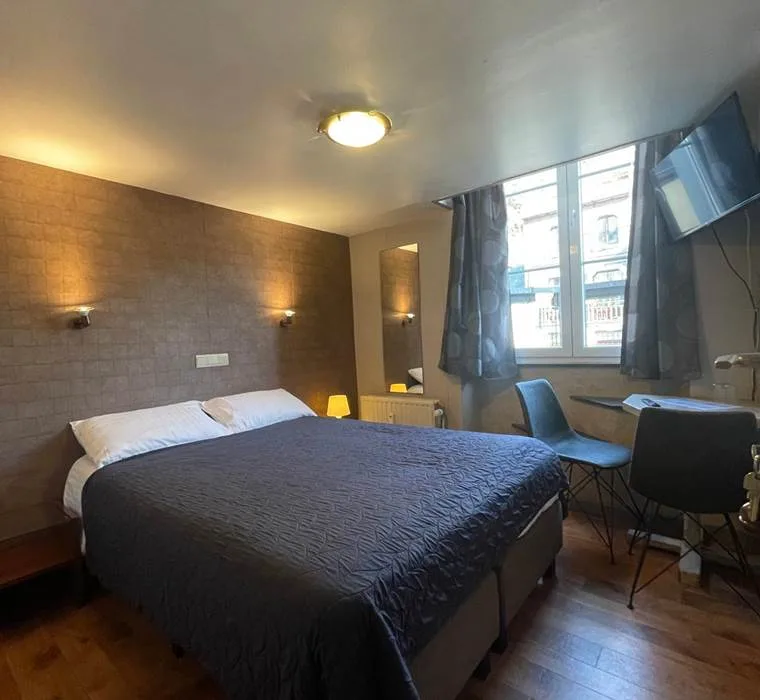 Vista de la habitación pequeña 1, con dos camas individuales o una cama de matrimonio.
