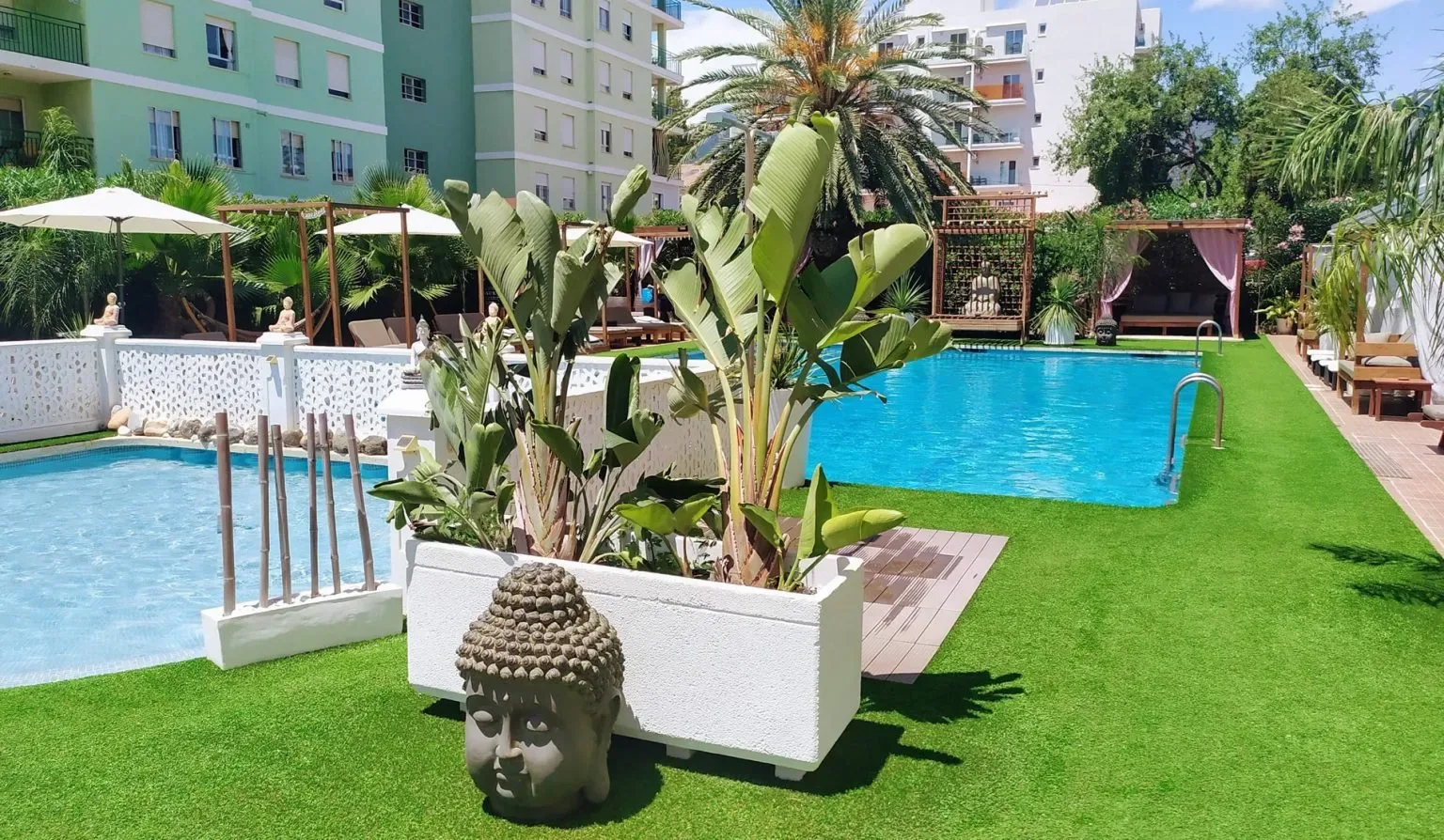 Piscina del hotel