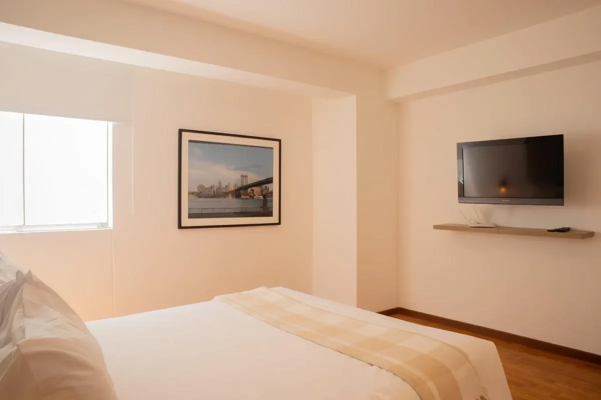 Sleek 2BR in Miraflores