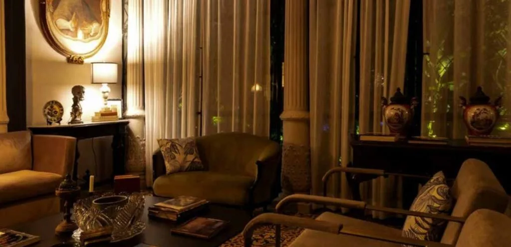 Sala del hotel Künük con decoración moderna.