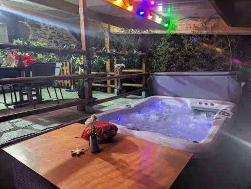 Hot tub on the guesthouse terrace.