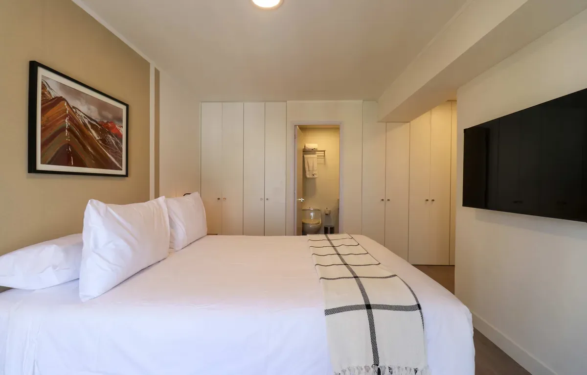 Upscale 3BR w/ Balcony in Upscale Miraflores