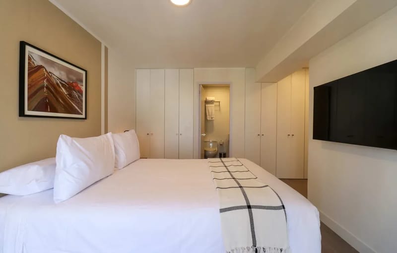 Upscale 3BR w/ Balcony in Upscale Miraflores