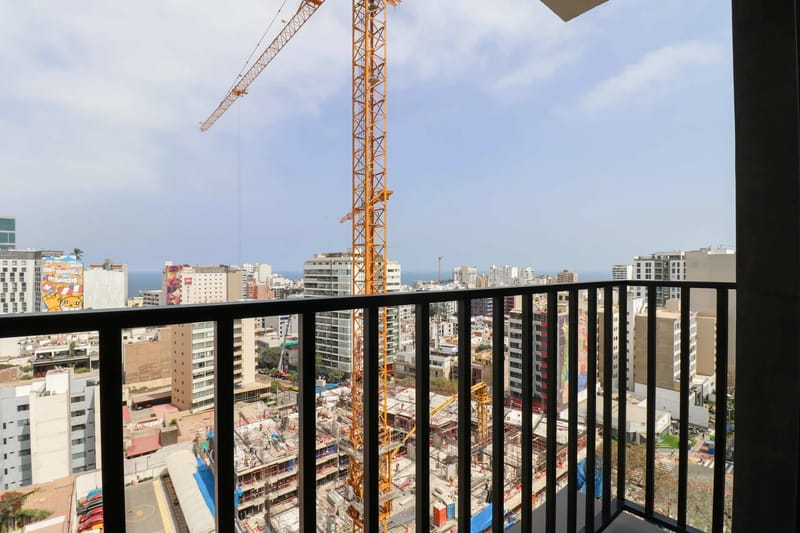 Upscale 3BR w/ Balcony in Upscale Miraflores