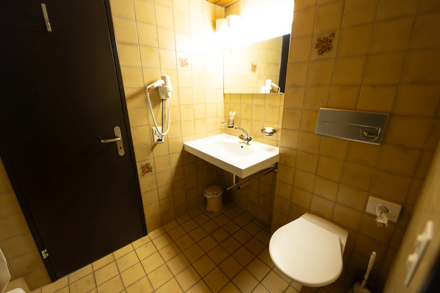 Twin-room bathroom