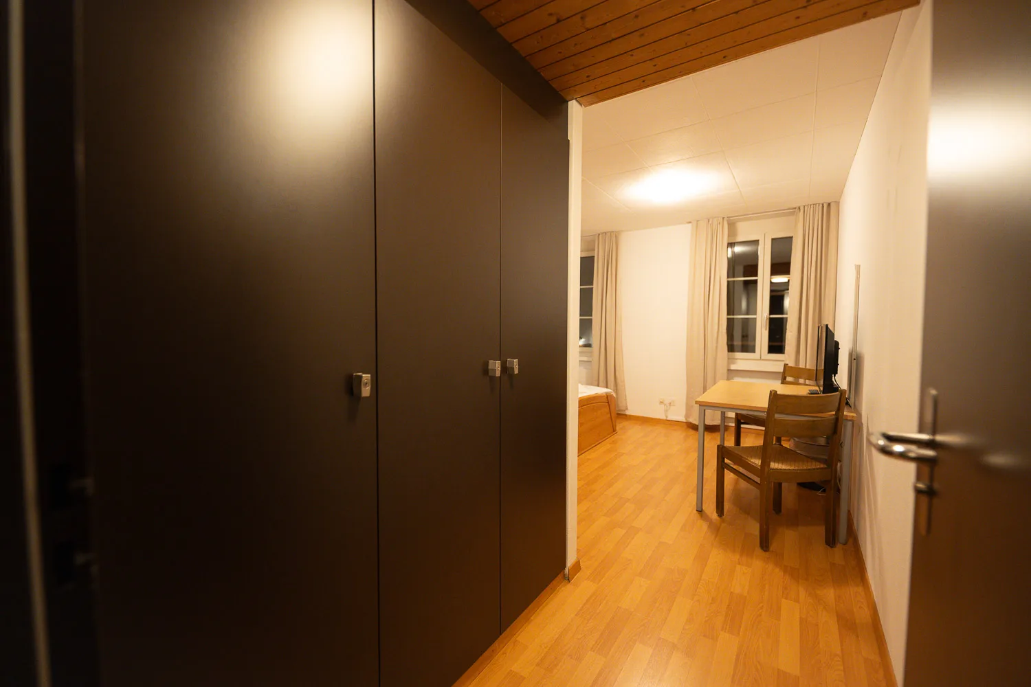 Double-room entrance and wardrobe