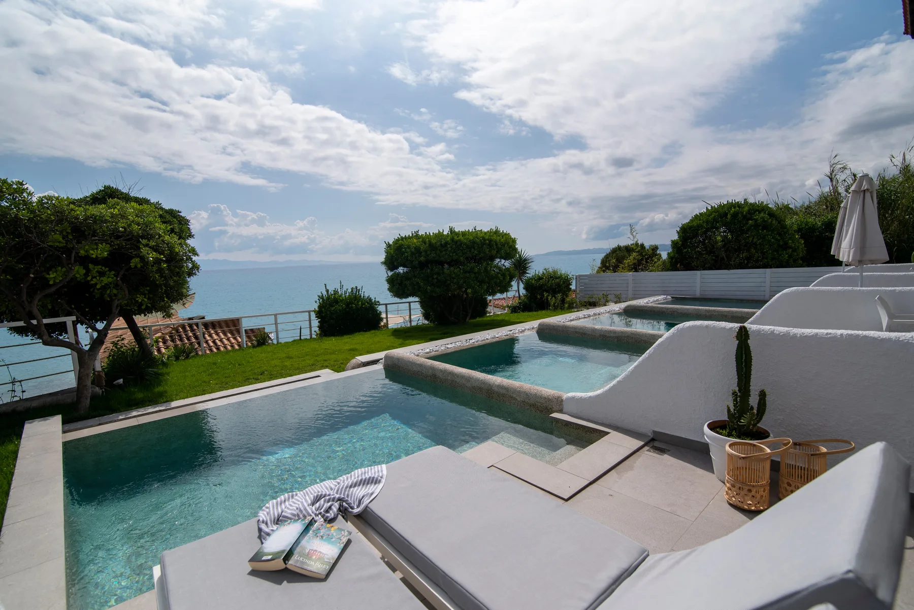 White Suites Resort
