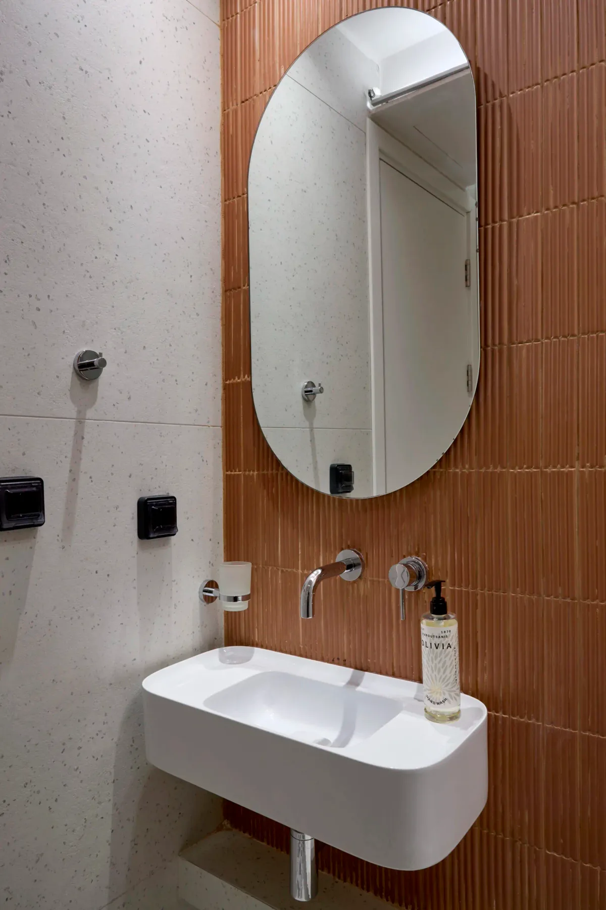 Twinn hotel interior