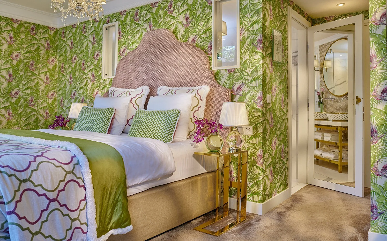 Canal room