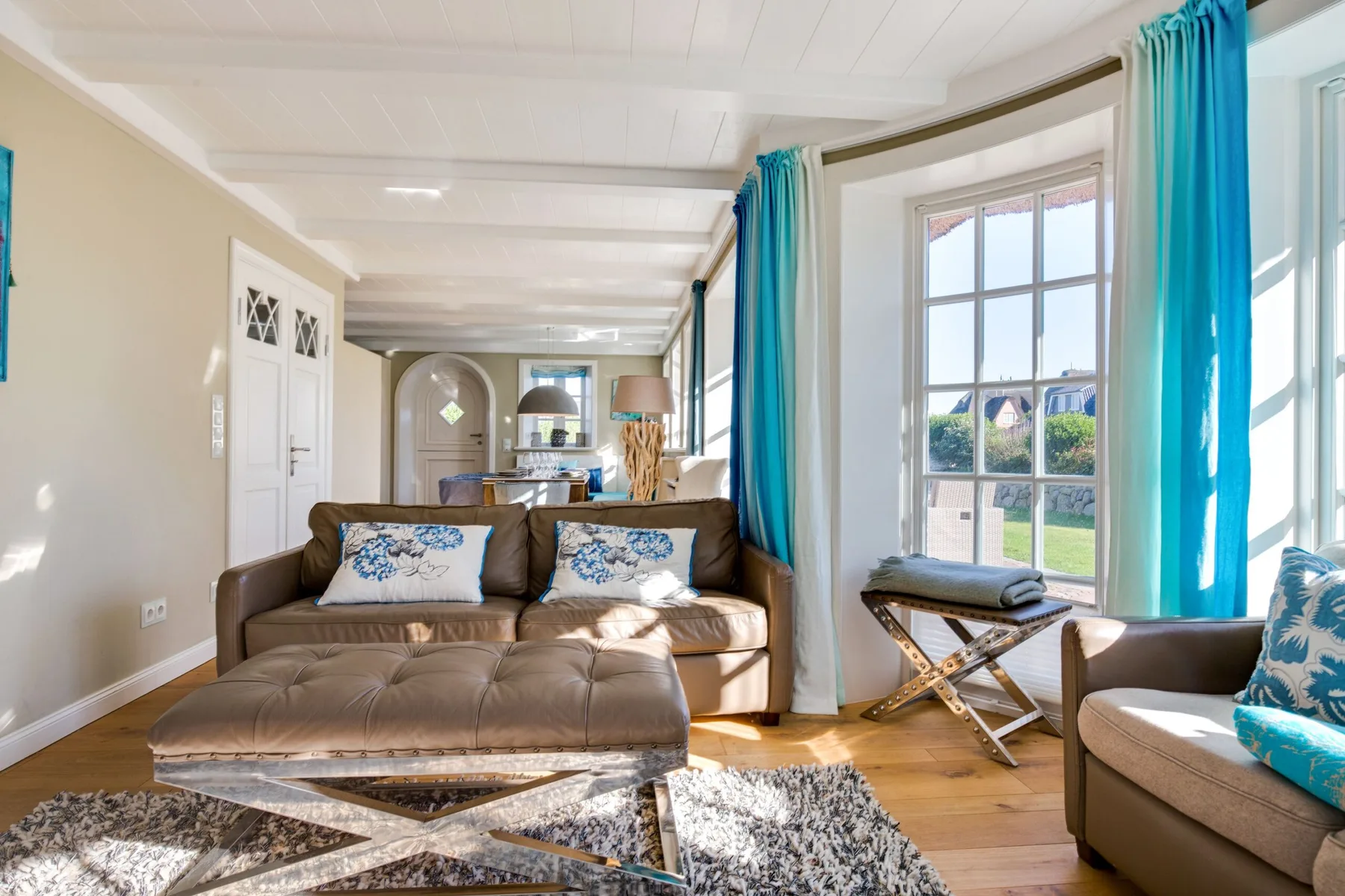Lifestyle unter Reet. Gleich am Meer & Strand. Design pur.