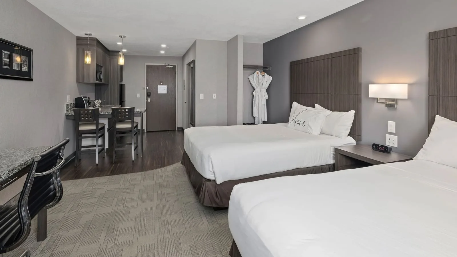 Two Queen Dream Room with kitchenette