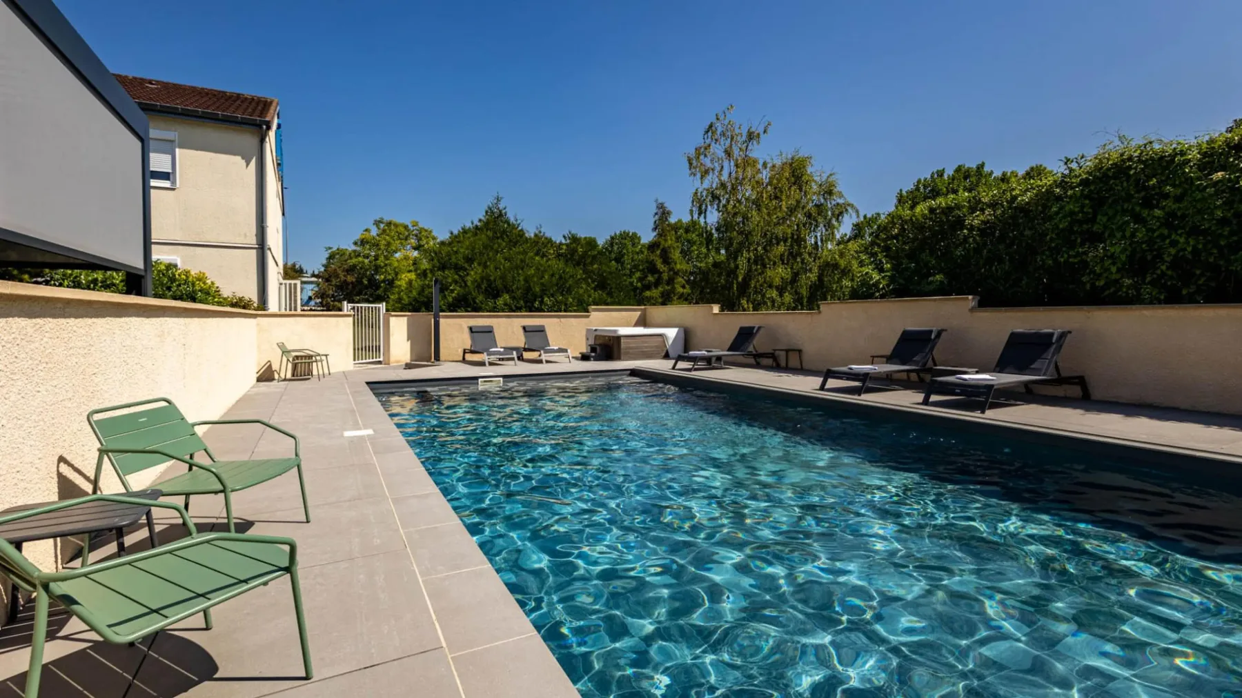 Hotel con piscina