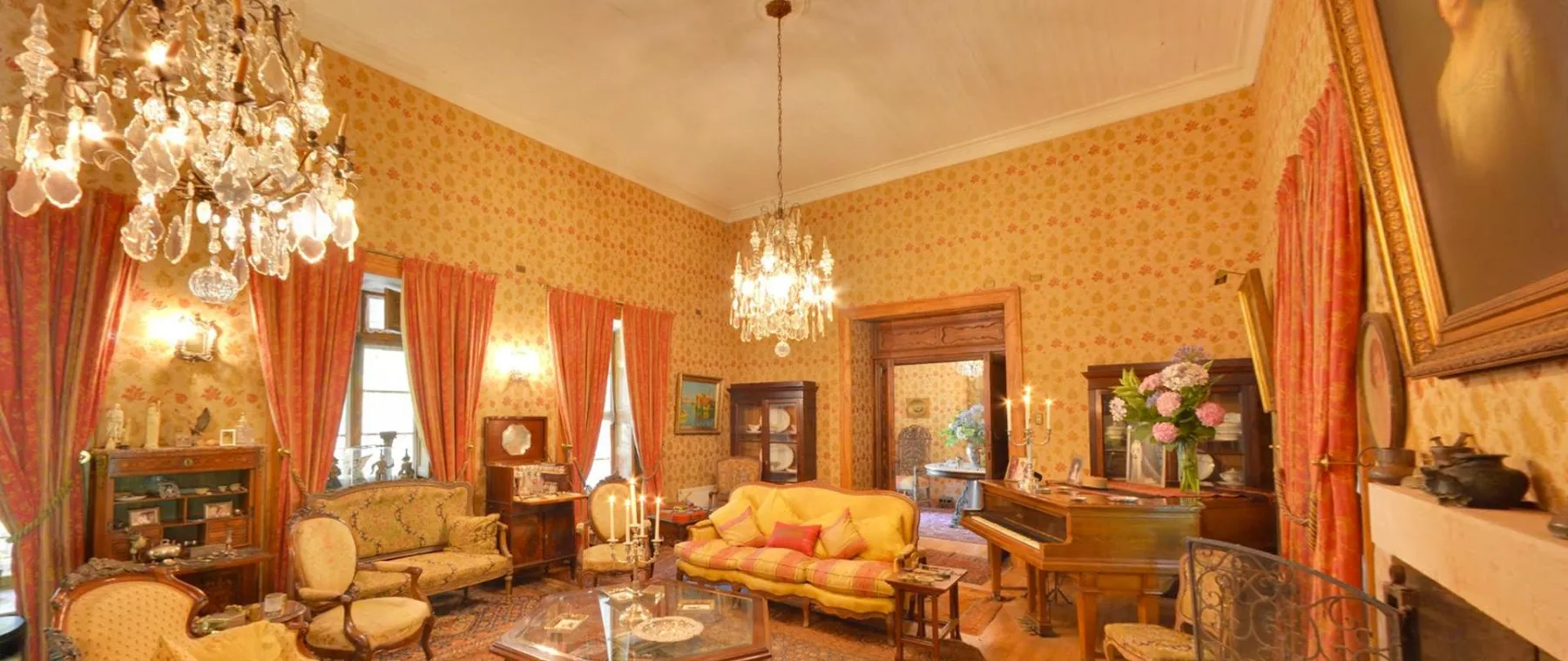 Salón amarillo