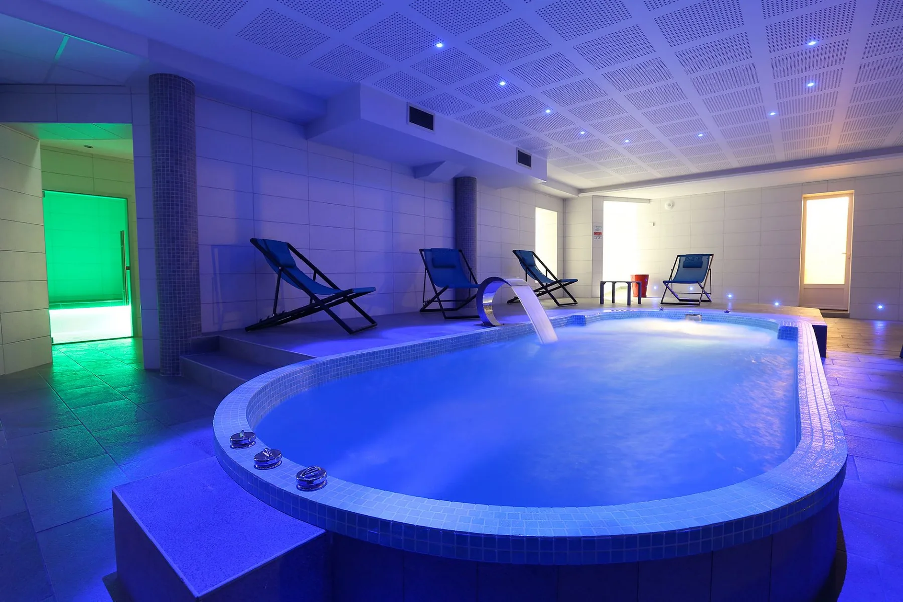 Spa de nage intérieur