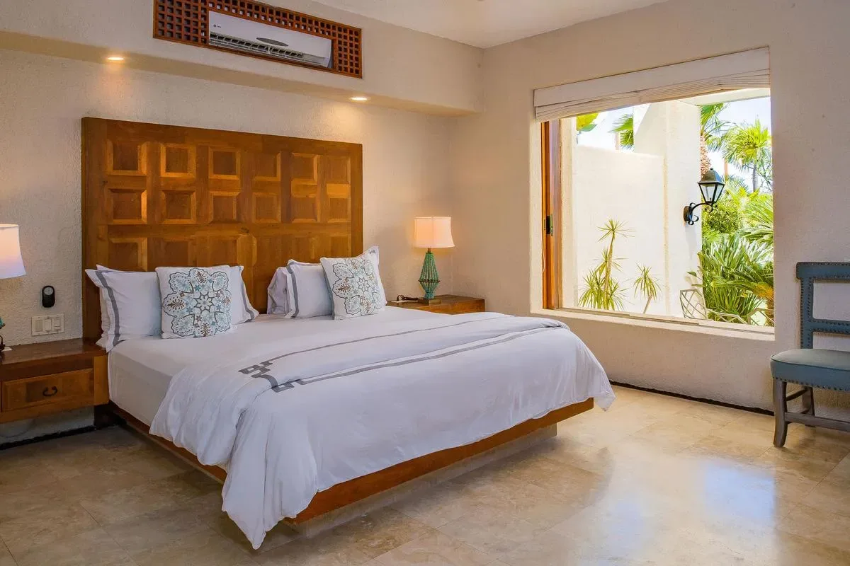 Spacious 10BR Villa w/ Hot Tub & BBQ Area