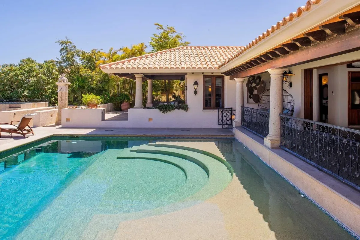 Spacious 10BR Villa w/ Hot Tub & BBQ Area