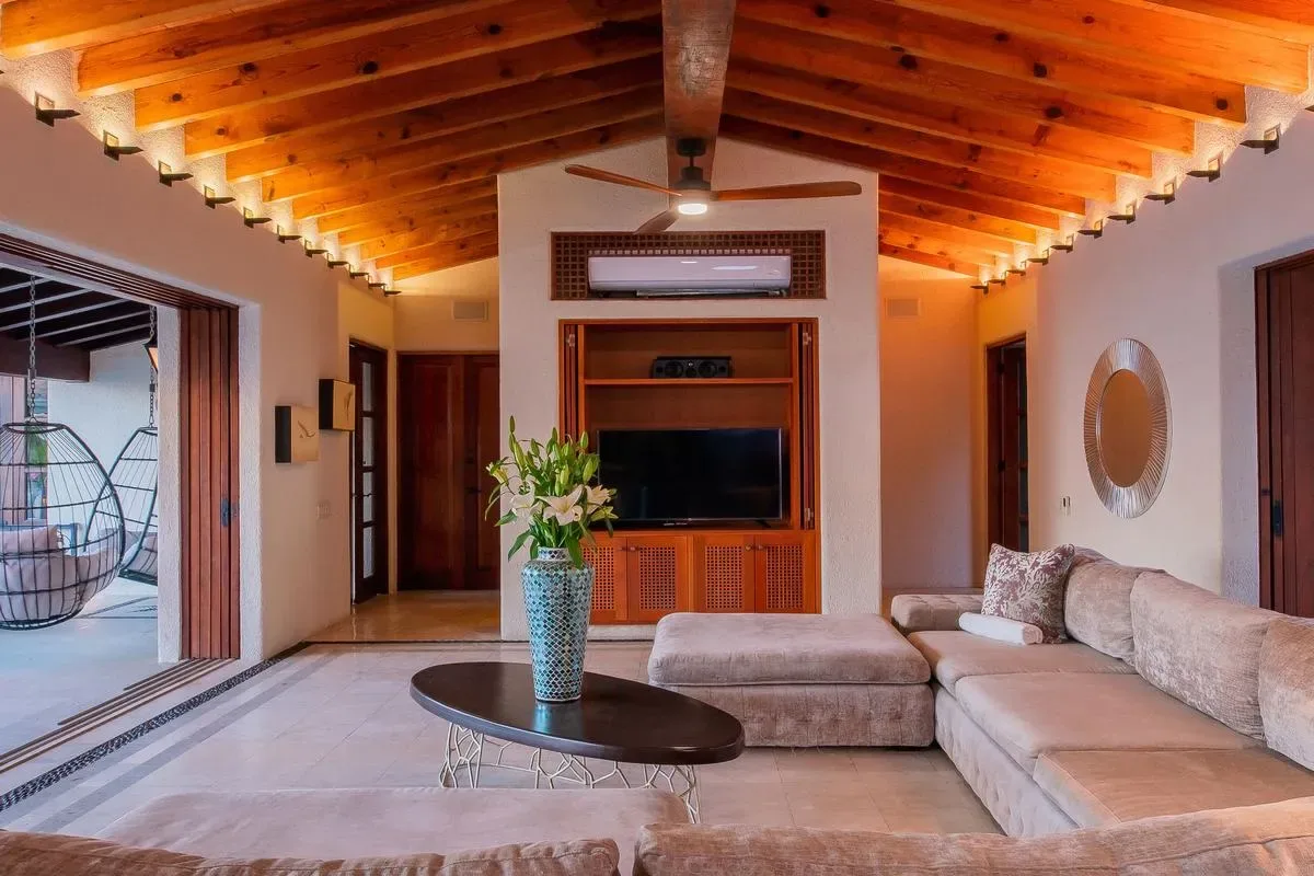 Spacious 10BR Villa w/ Hot Tub & BBQ Area