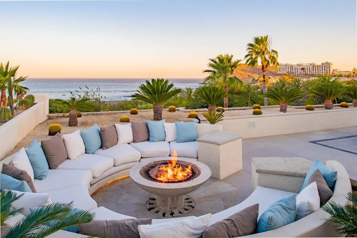 Spacious 10BR Villa w/ Hot Tub & BBQ Area