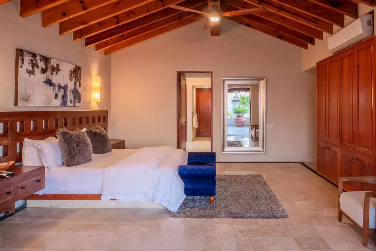 Spacious 10BR Villa w/ Hot Tub & BBQ Area