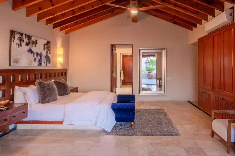 Spacious 10BR Villa w/ Hot Tub & BBQ Area
