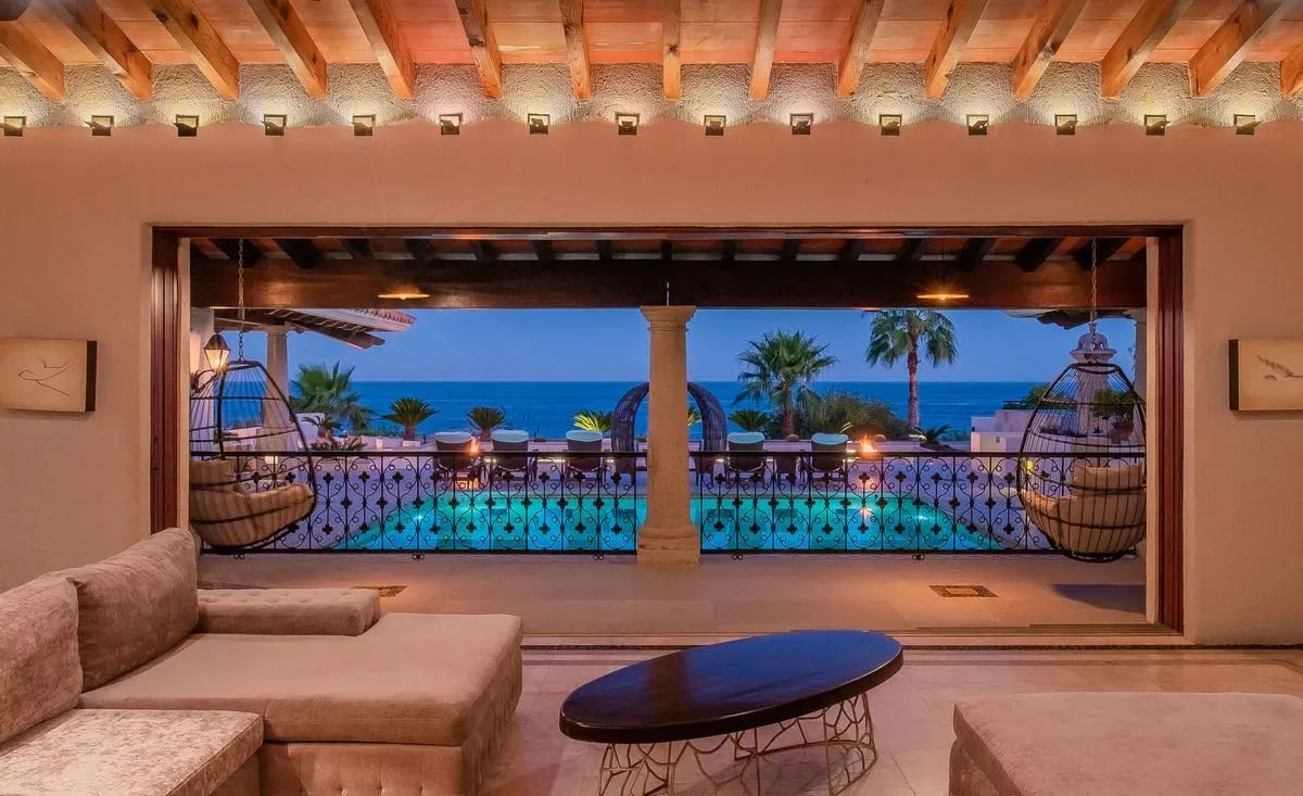 Spacious 10BR Villa w/ Hot Tub & BBQ Area