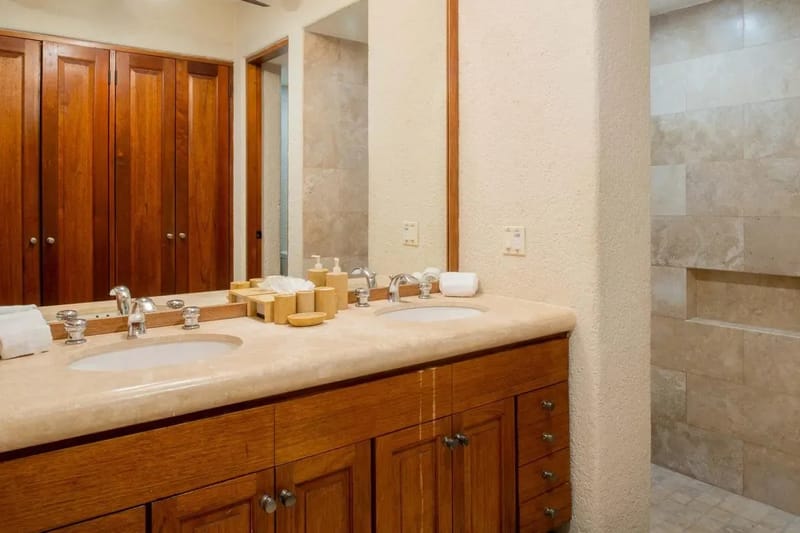 Spacious 10BR Villa w/ Hot Tub & BBQ Area