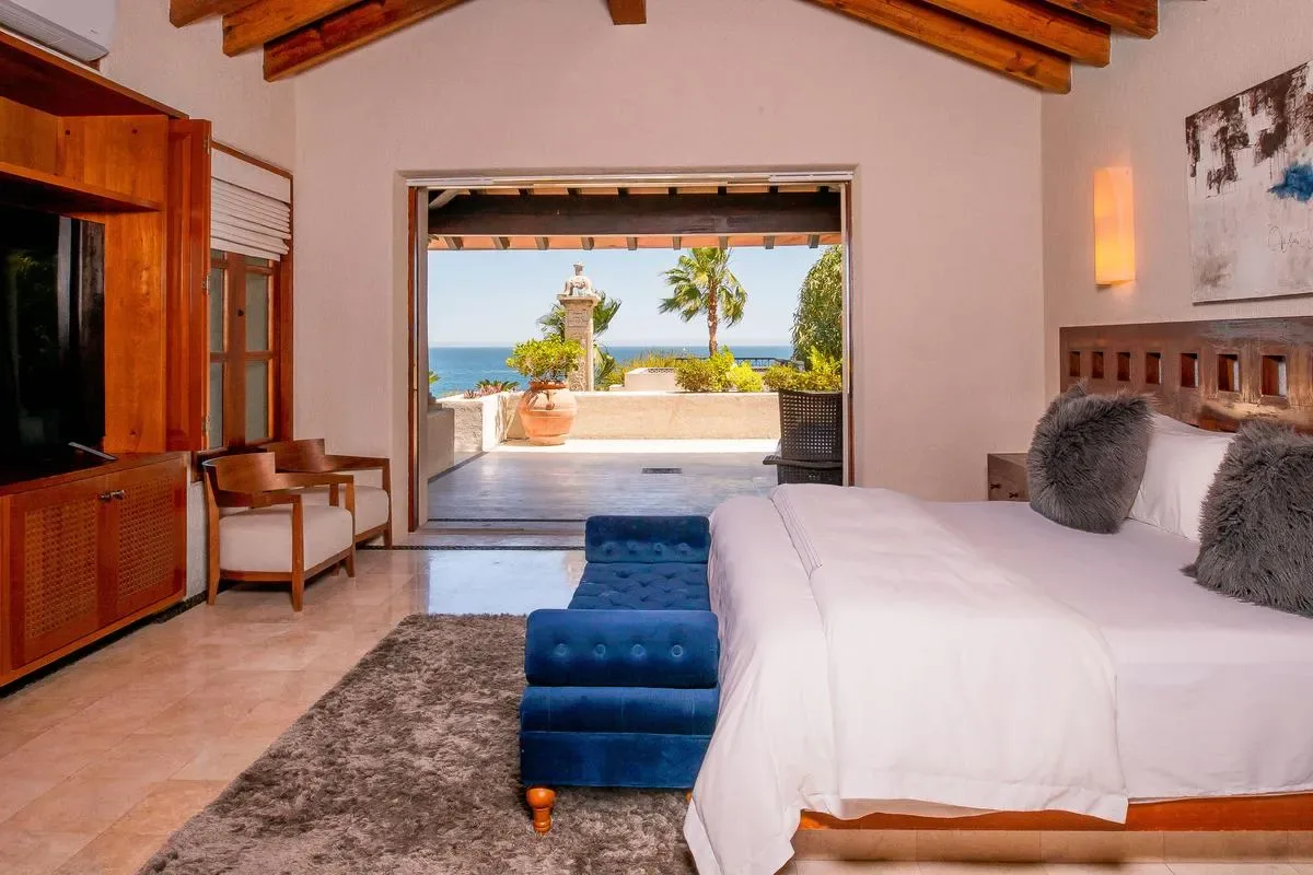 Spacious 10BR Villa w/ Hot Tub & BBQ Area