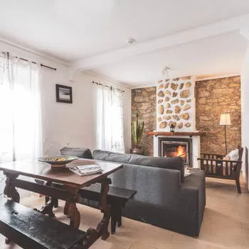 Living room at the surf camp in Baleal