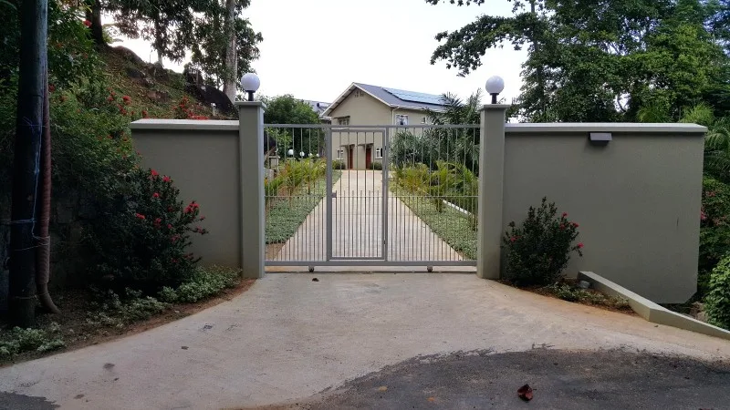 Entrance gate at Bambous River Lodge