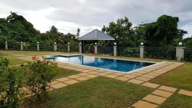 Swimming pool at Bambous River Lodge