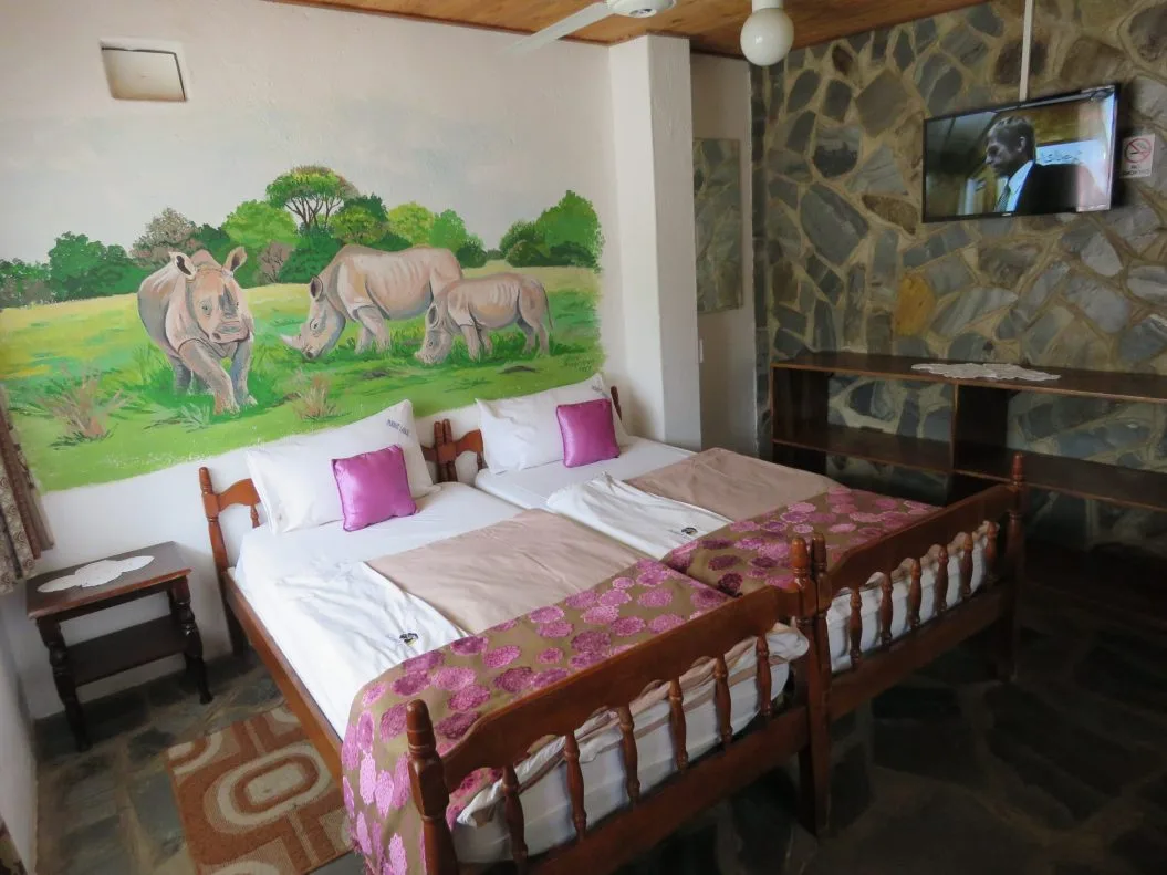 Parrot Lodge room photo
