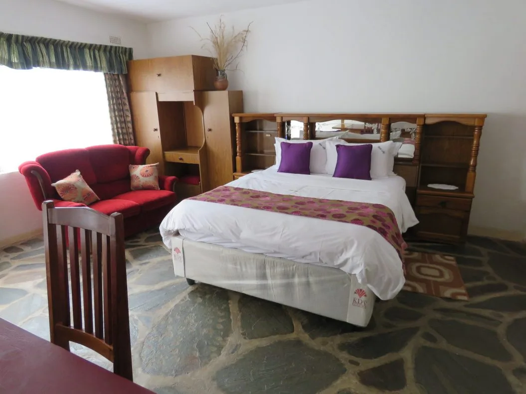 Parrot Lodge room photo