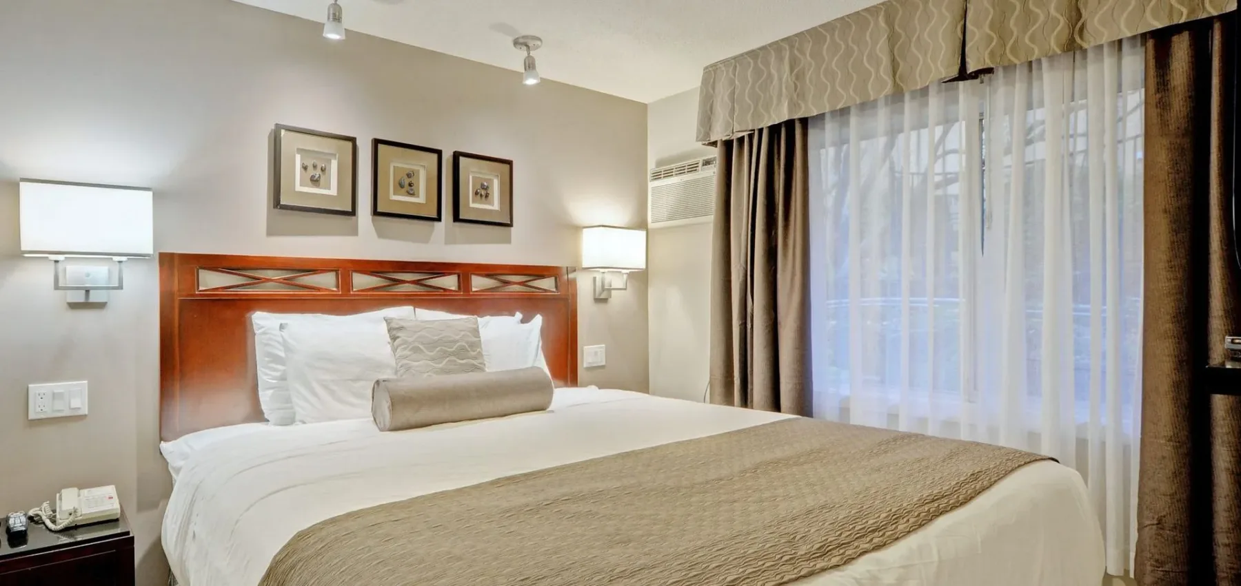 Suite de un dormitorio con cama king