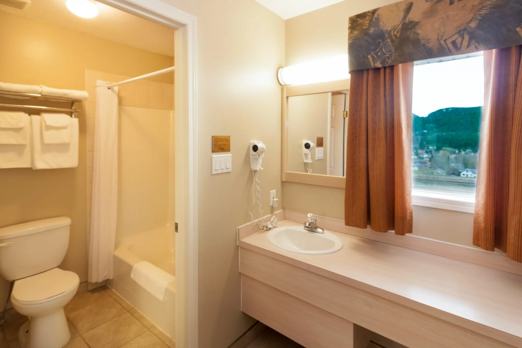 Coleman hotel property photo