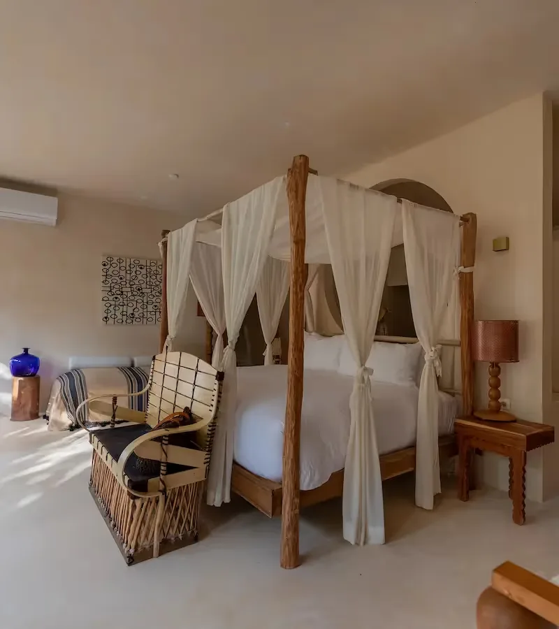 Guest room with a four-poster canopy bed.