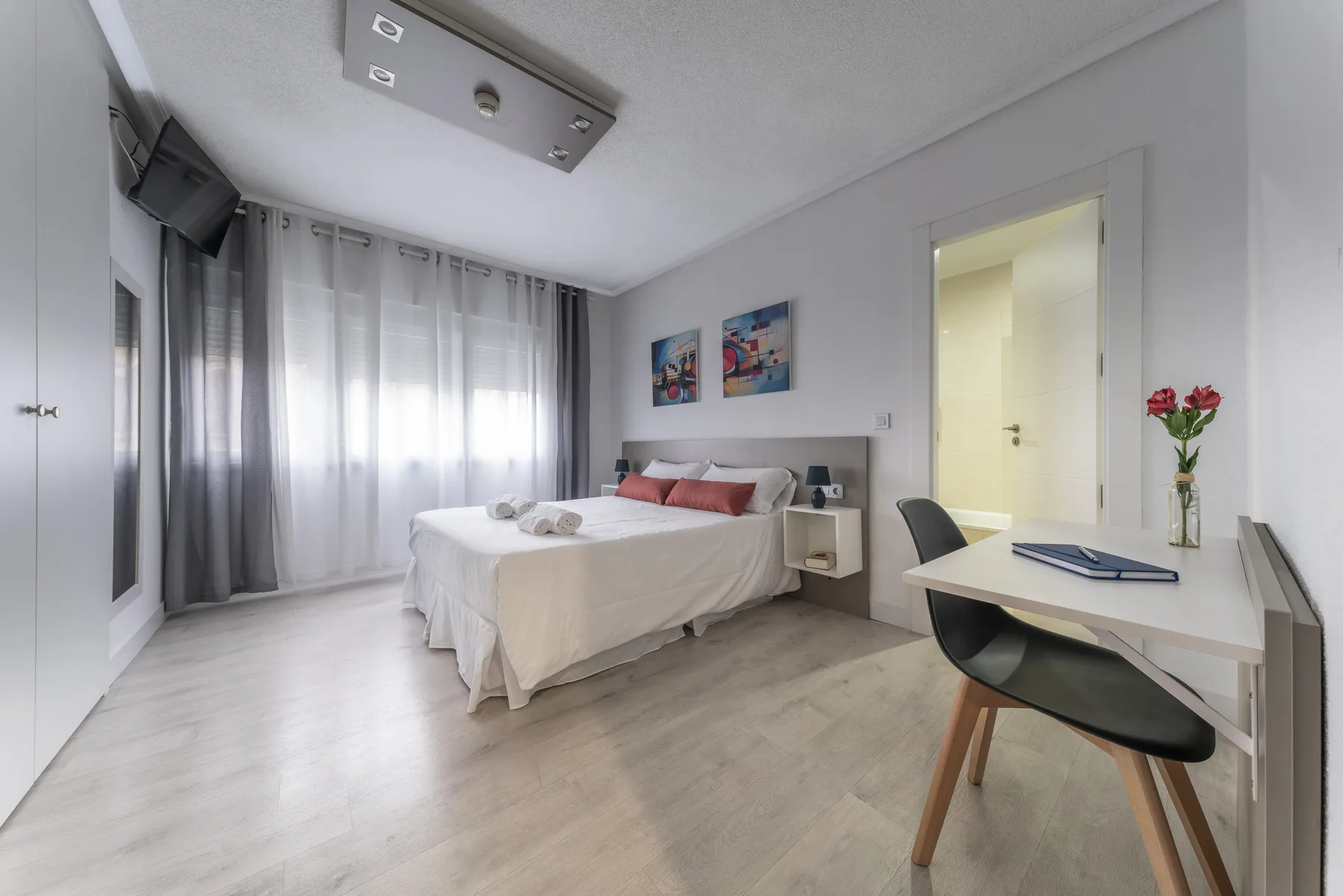 Habitación con cama doble