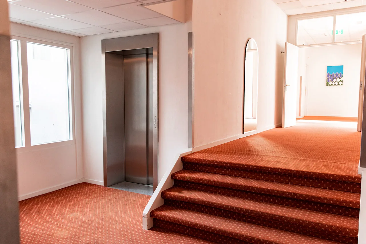 Pasillo interior del hotel