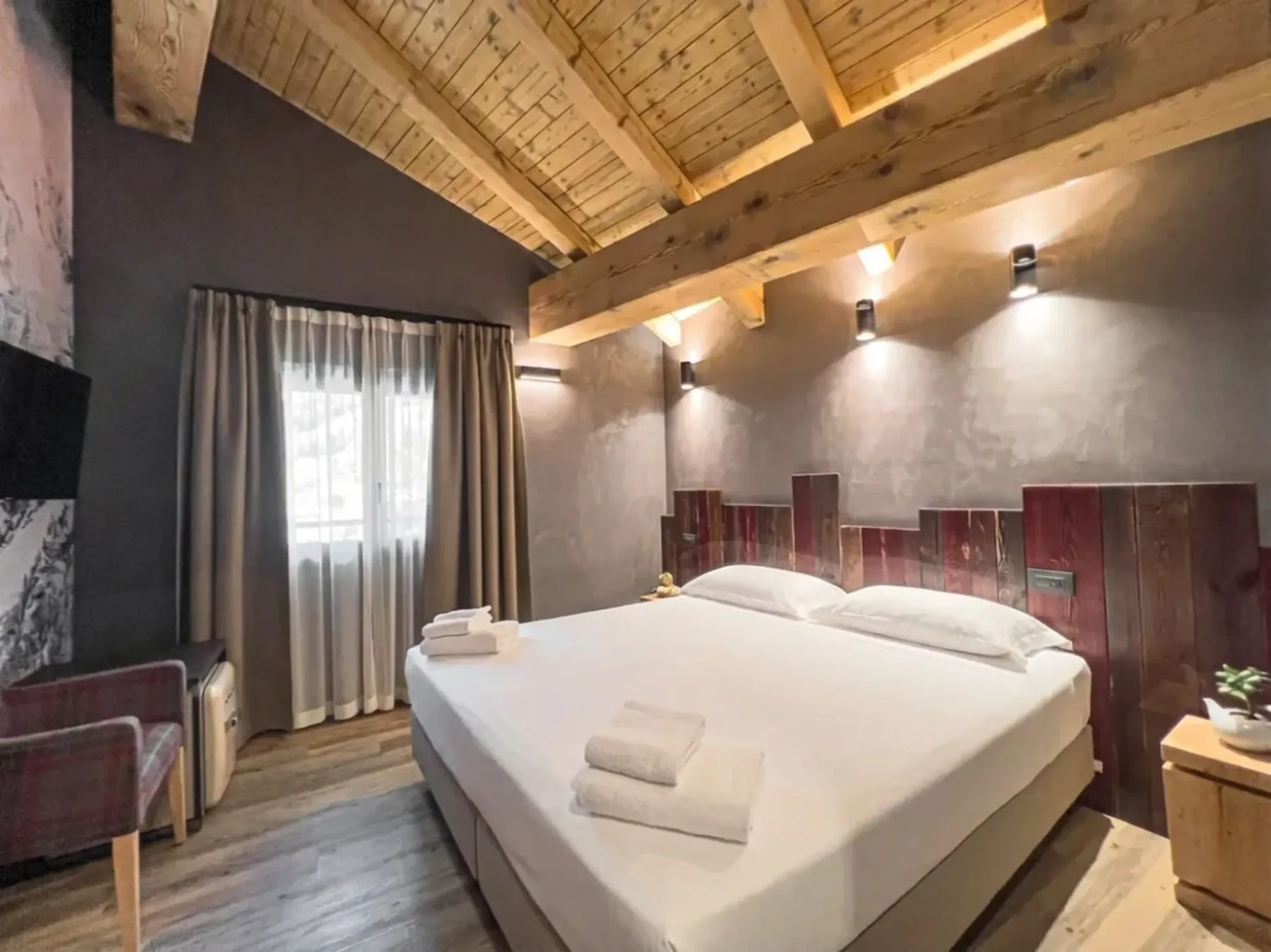 Hotel Crimea room