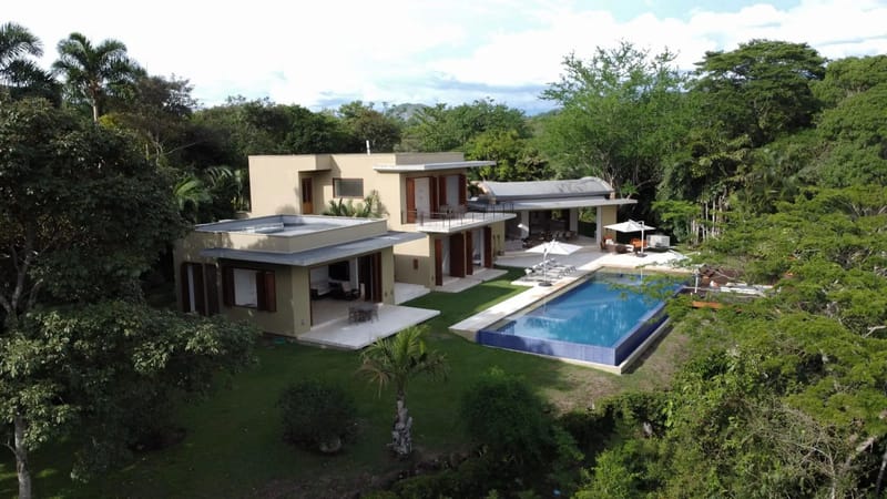 Glowing 4BR Villa w/ Pool at Mesa de Yeguas