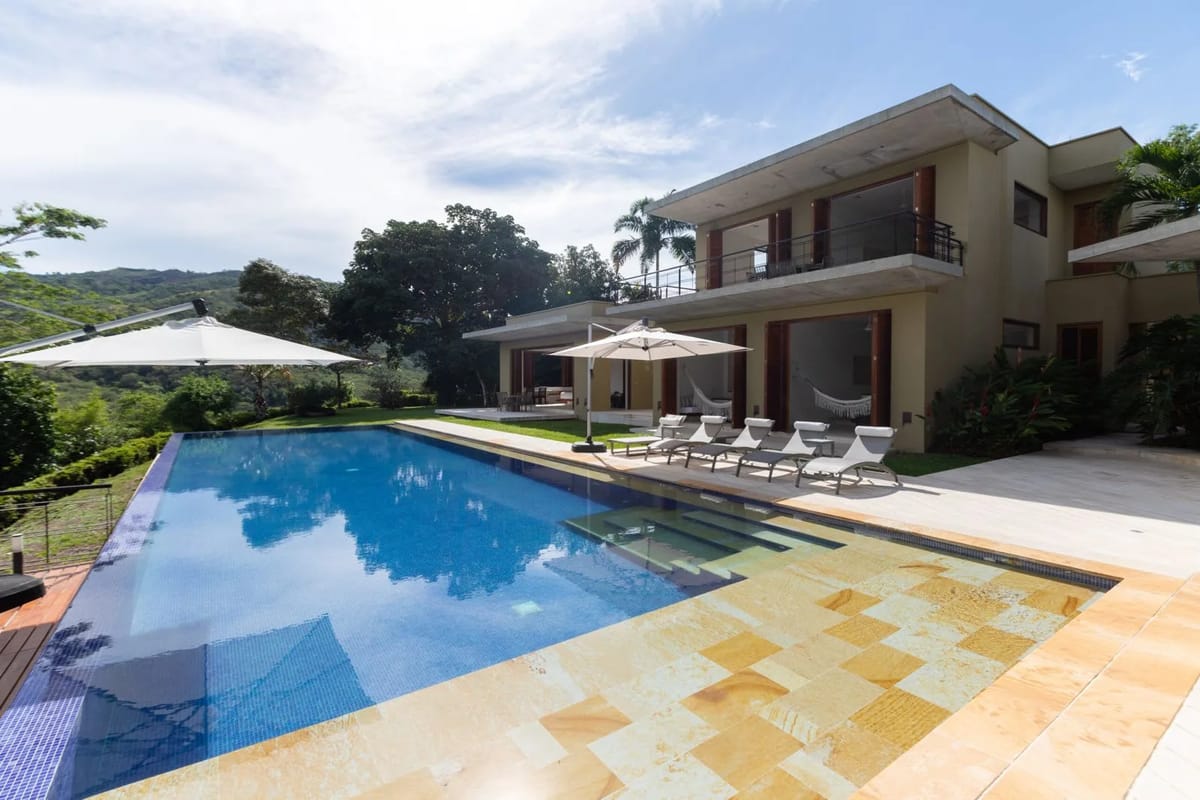 Glowing 4BR Villa w/ Pool at Mesa de Yeguas