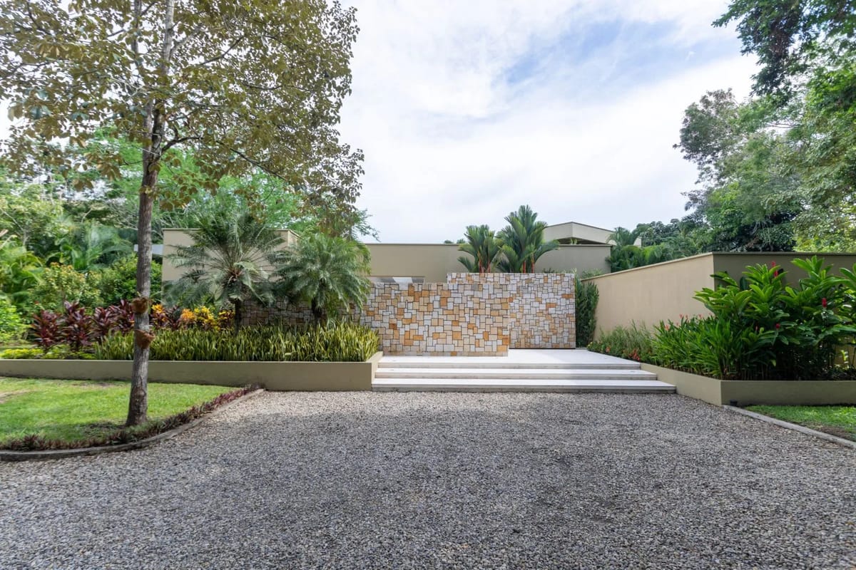 Glowing 4BR Villa w/ Pool at Mesa de Yeguas