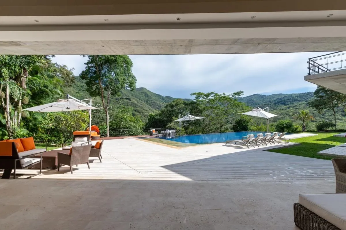 Glowing 4BR Villa w/ Pool at Mesa de Yeguas