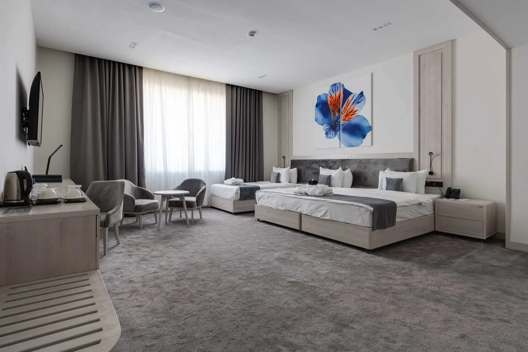 Corner Suite Room