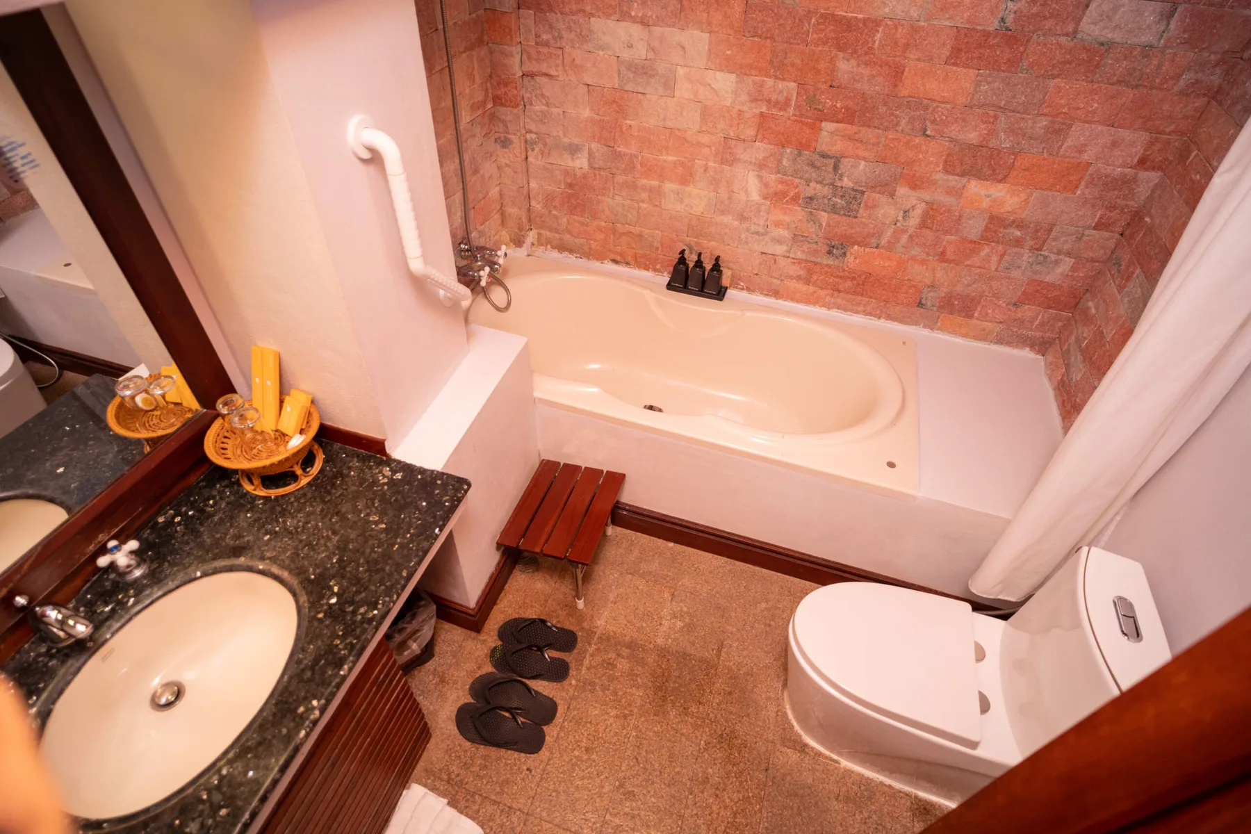 Muangthong Boutique Hotel
