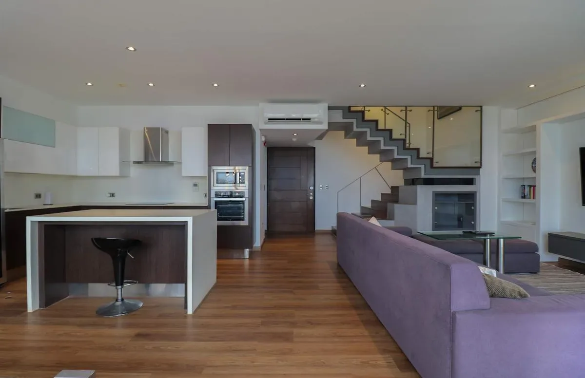 Upscale 2BR Duplex w/ Balcony in Miraflores