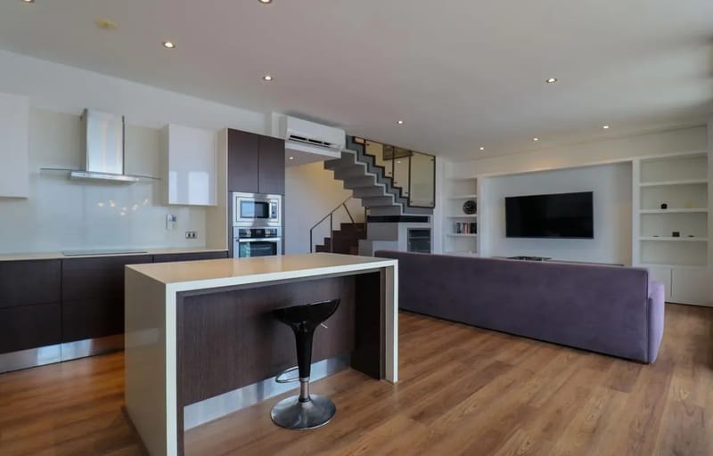 Upscale 2BR Duplex w/ Balcony in Miraflores