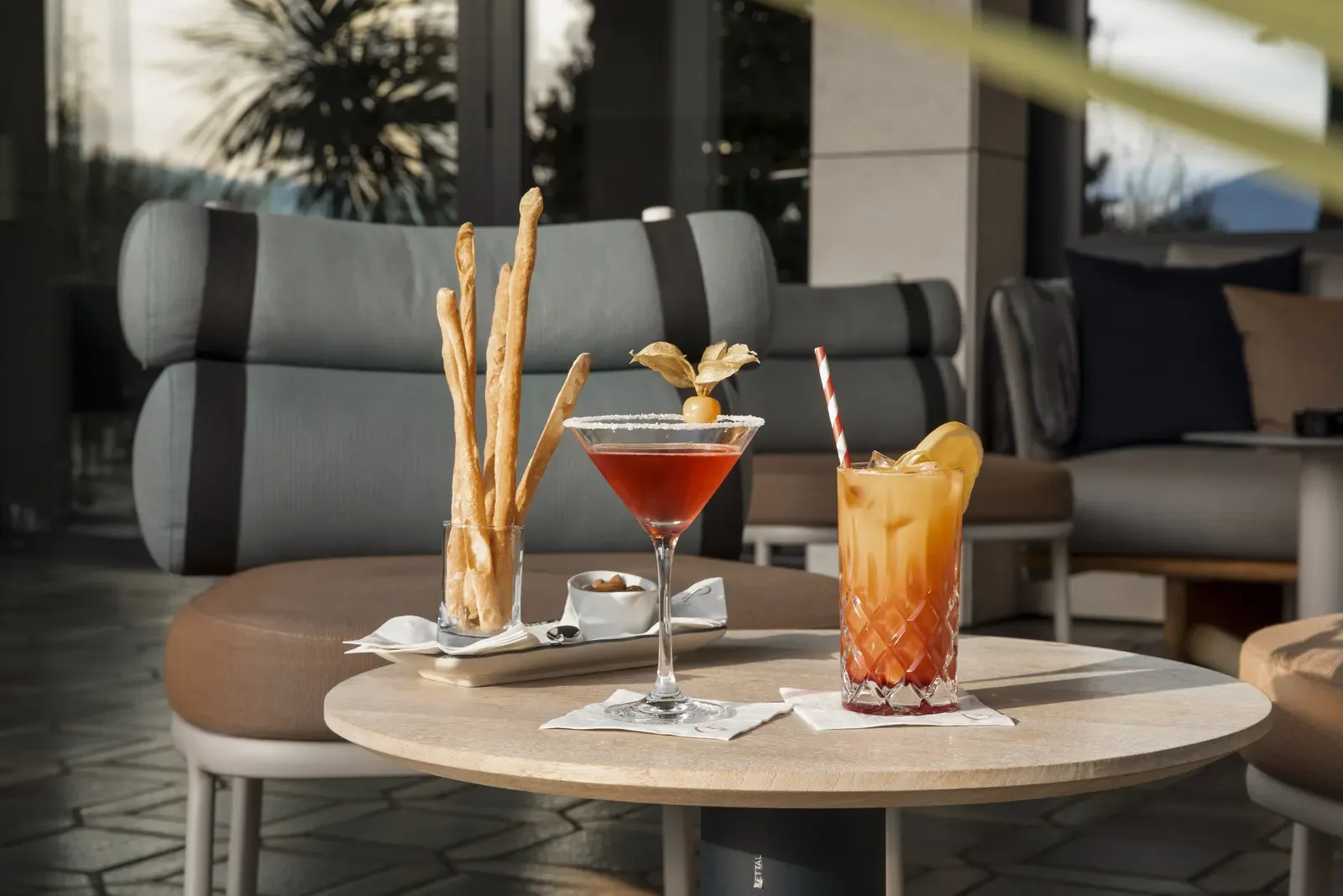 Cóctel y aperitivos en la terraza